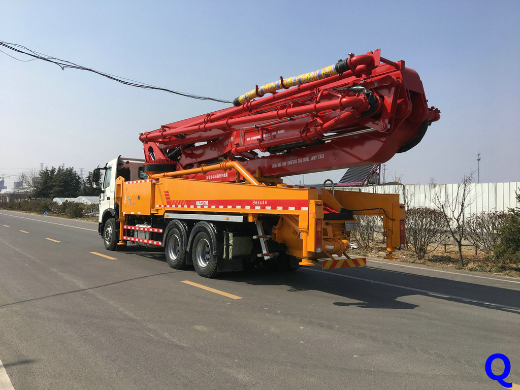 小型混凝土泵車，混凝泵車，科尼樂(lè)小型泵車，天泵